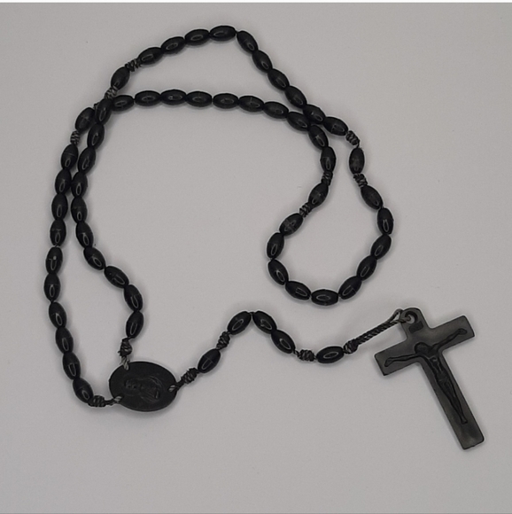 Vintage Jewelry - Beautiful vintage black rosary 22"